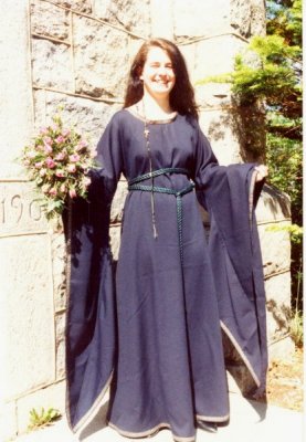 12th century gown with round neckline
